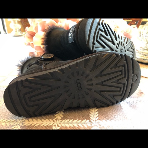 Ugg Women’s Bailey Button Shorties-Sz 6-NEW - Picture 4 of 6